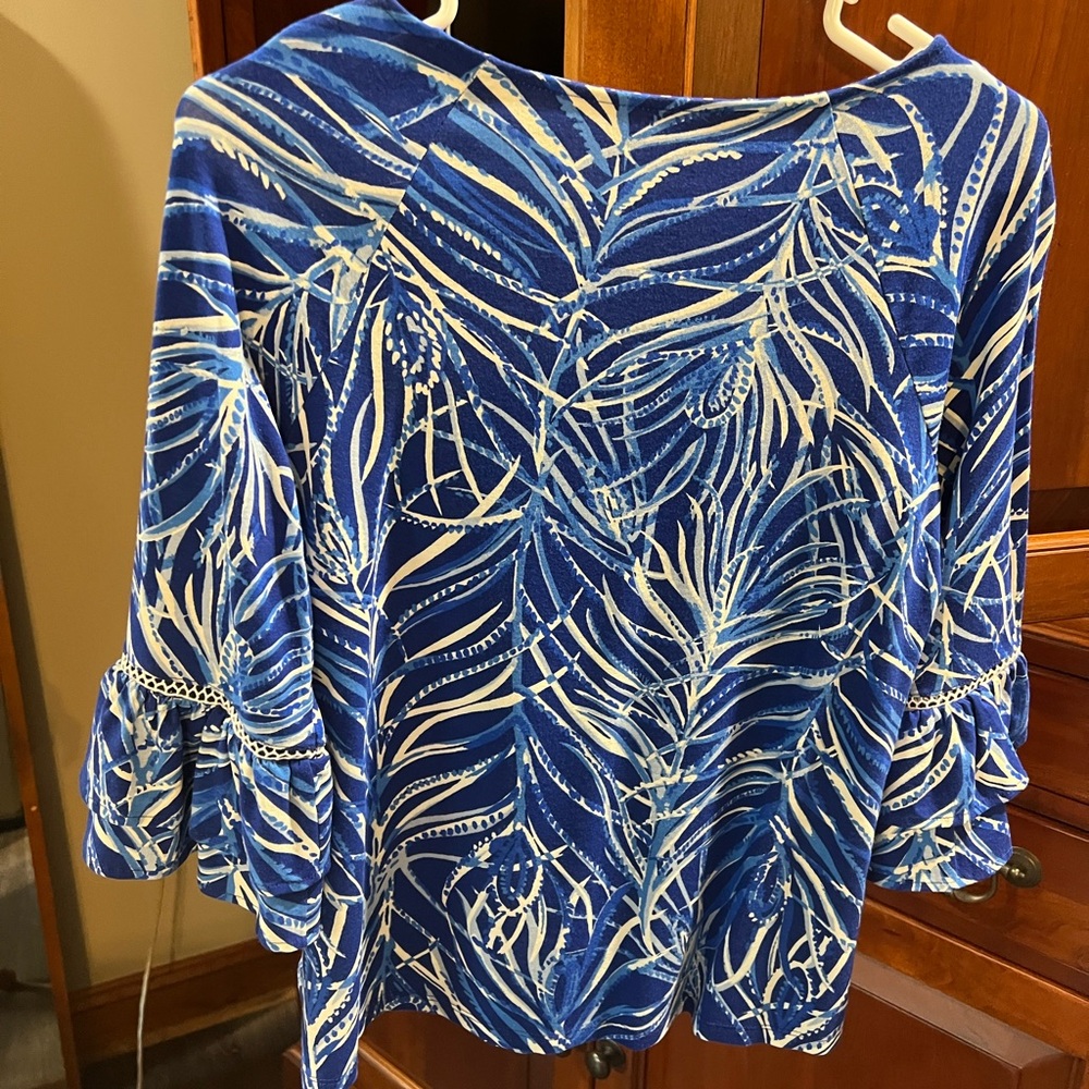 Lilly Pulitzer Blue and White Leaf Print Top